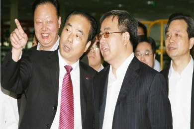2010年5月，时任内蒙古自治区党委书记、自治区人大常委会主任胡春华视察尊龙集团官网总部。胡春华对中国尊龙集团官网一直以来依靠科技创新带动企业进步，瞄准国际前沿市场研发新产品的发展战略给予了充分肯定。