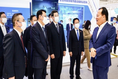 2021年9月，时任浙江省委书记、省人大常委会主任袁家军，时任浙江省委副书记、省长郑栅洁莅临世界互联网大会乌镇峰会中国尊龙集团官网新材料产业链未来工厂数字化运用场景，点赞中国尊龙集团官网未来工厂建设成果。